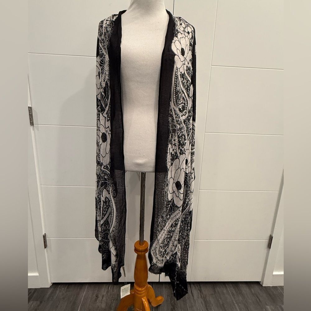 NWT Black and White Floral Kimono Cardigan